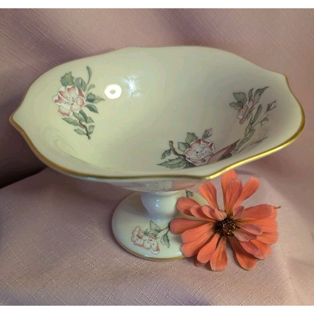 SERENADE PEDESTAL CANDY DISH BY LENOX CHINA  IVORY W/ 24KT GOLD TRIM U.S.A.MADE